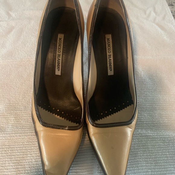 Manolo Blahnik pumps. Size 38.5 EU. Nude with patent leather trim. - Picture 2 of 5